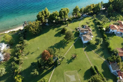 buy-a-waterfront-villa-in-halkidiki_07