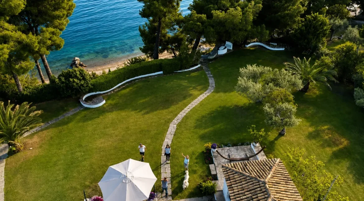 buy-a-waterfront-villa-in-halkidiki_08