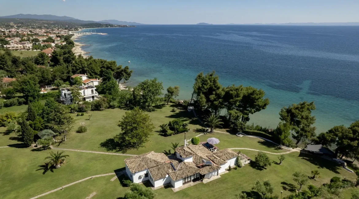 Buy a Waterfront Villa in Halkidiki