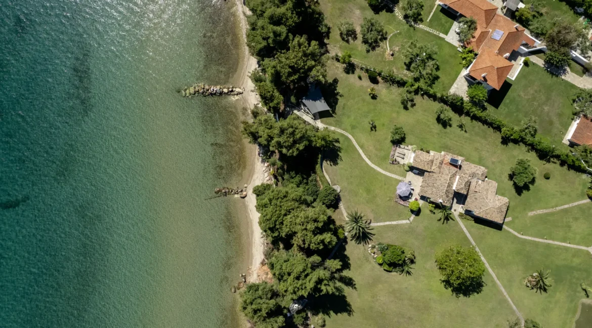 buy-a-waterfront-villa-in-halkidiki_20
