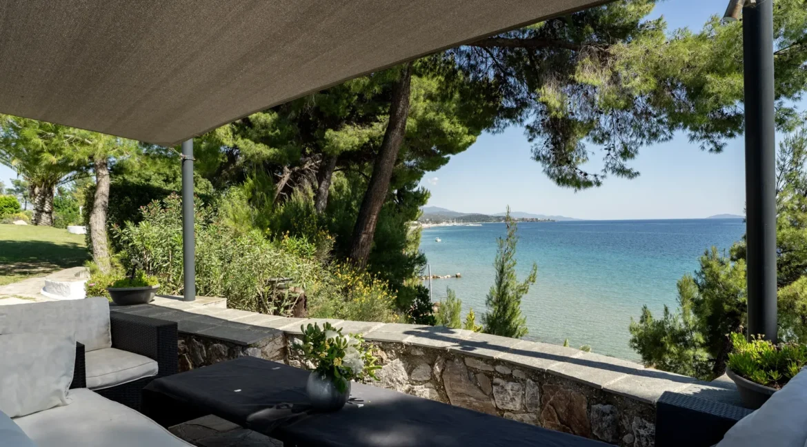 buy-a-waterfront-villa-in-halkidiki_21