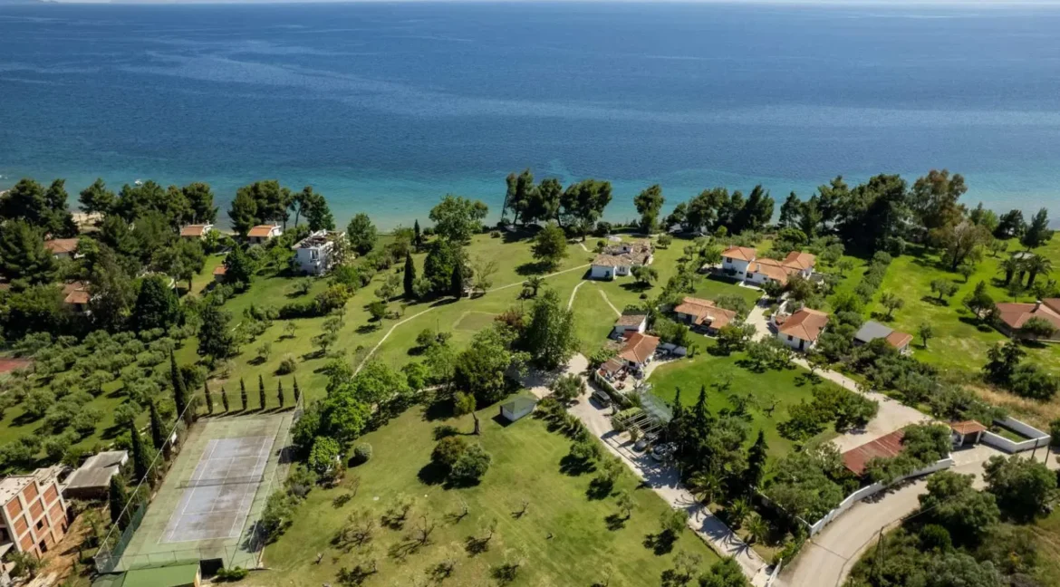 buy-a-waterfront-villa-in-halkidiki_23