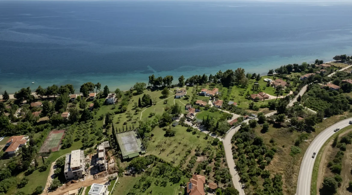 buy-a-waterfront-villa-in-halkidiki_24