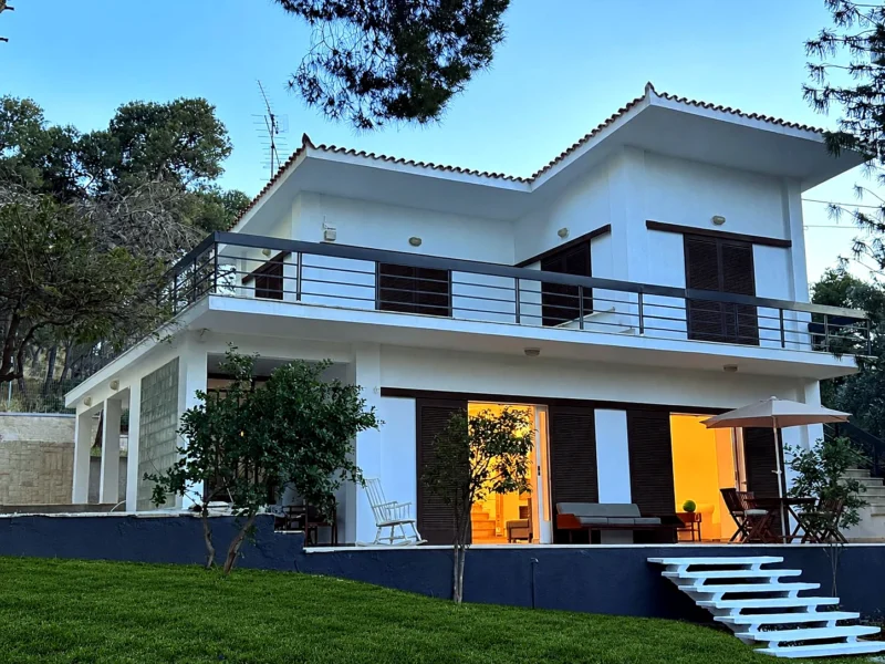 House for rent Varkiza – 156 m²