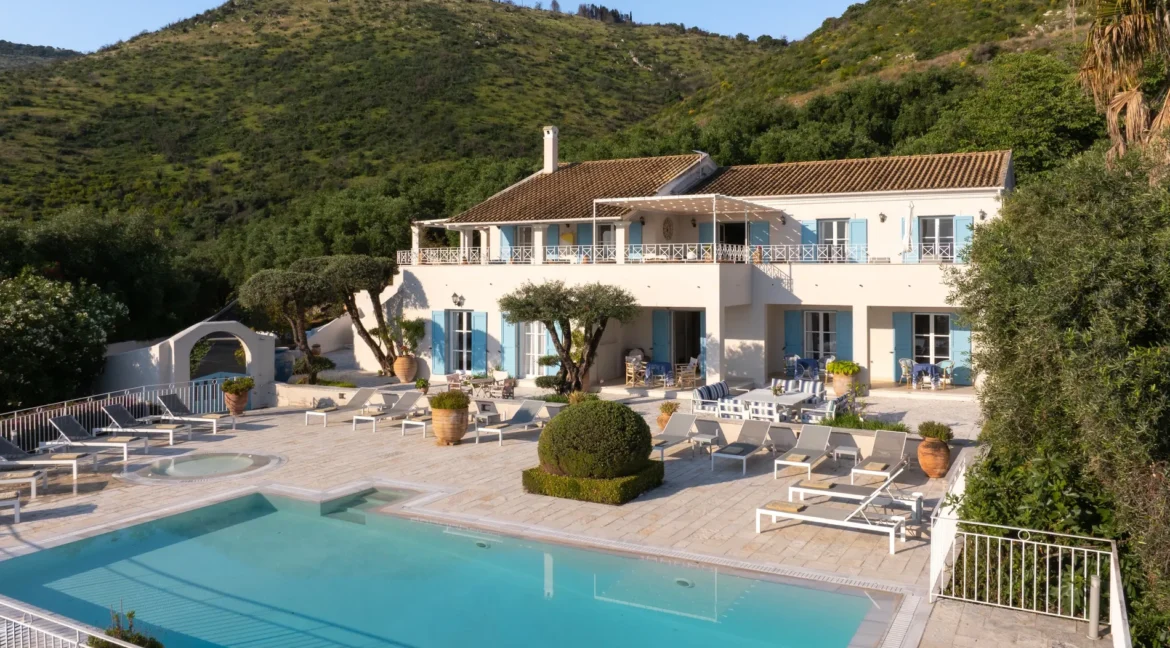 invest-in-a-villa-in-corfu-18187269_01